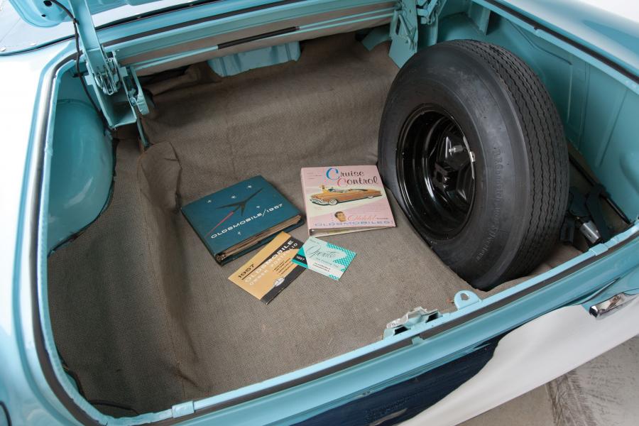  Oldsmobile Golden Rocket 88 J-2 Convertible 1957 года  (фото 4 из 21)